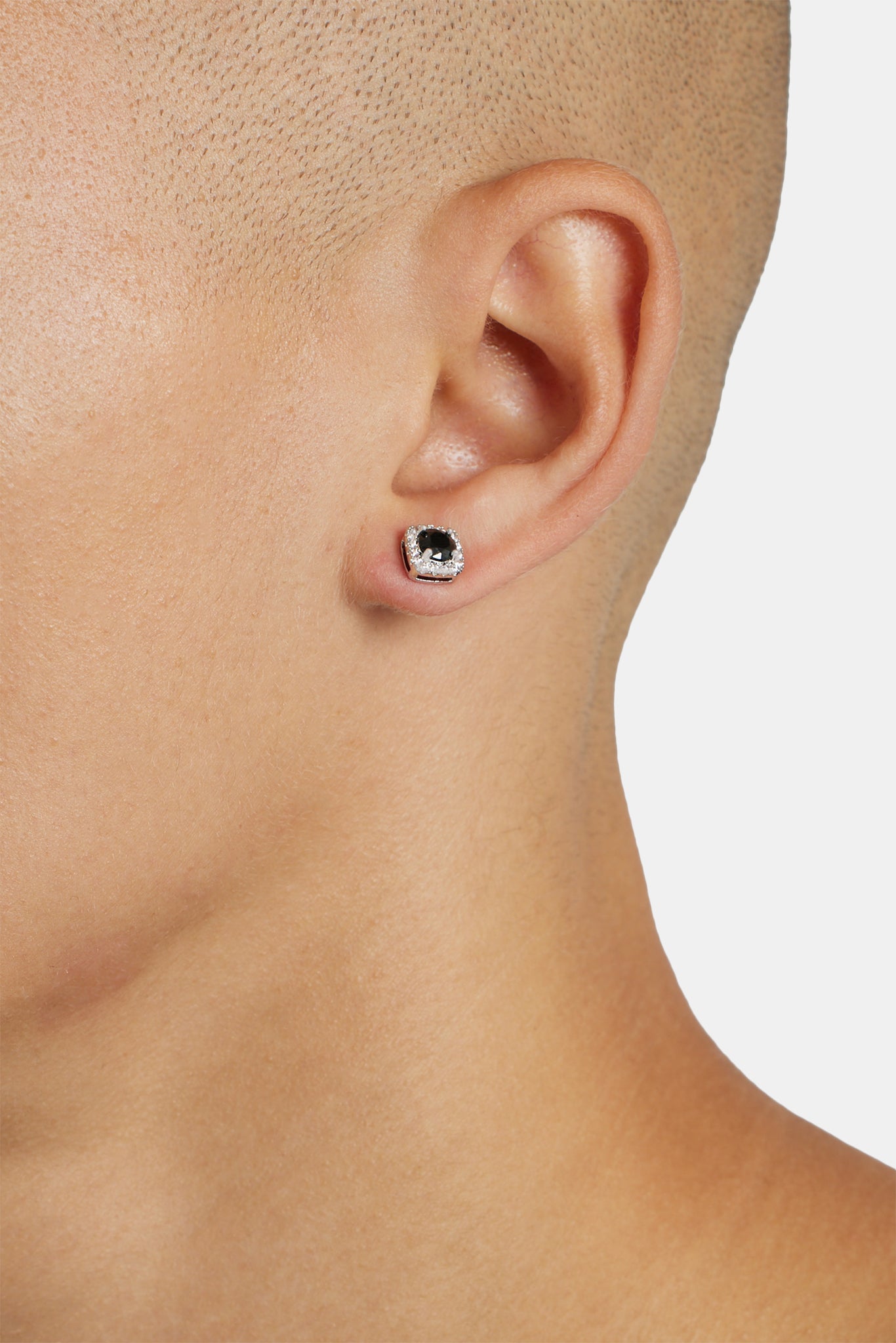 7 mm schwarze, vereiste Cluster-Ohrstecker